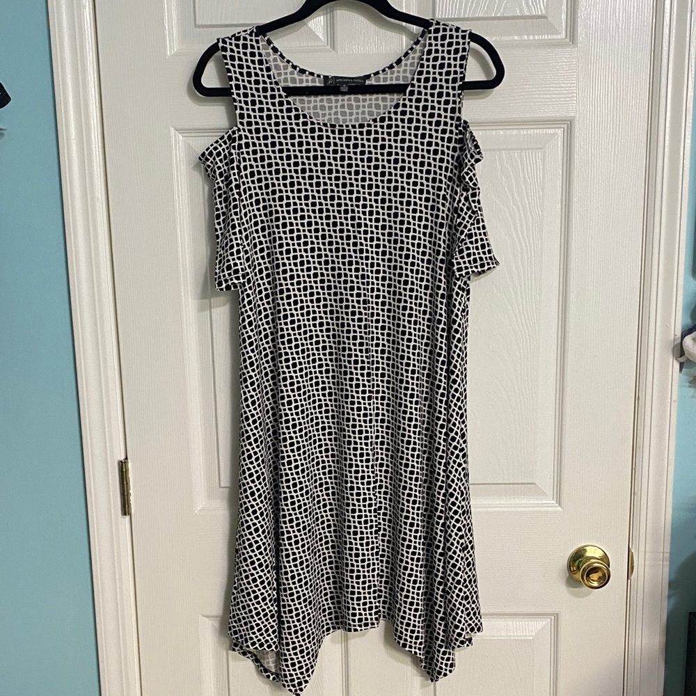 Adrianna Papell Cold Shoulder Asymmetrical Black and White Dress Size MEDIUM
